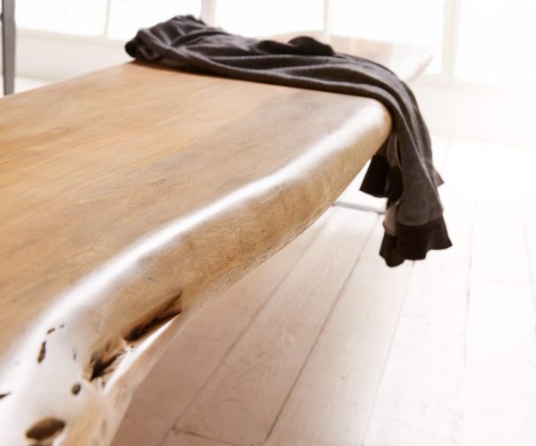 Lavice Live Edge 295x40 přírodní akácie šikmá podnož černá nepravidelná hrana - Image 3