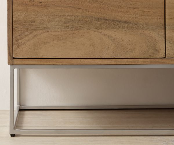Komoda Loca 140x39 cm přírodní akácie 3 zásuvky 2 dvířka - Image 6