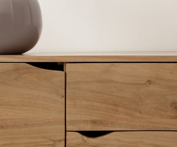 Komoda Loca 140x39 cm přírodní akácie 3 zásuvky 2 dvířka - Image 4
