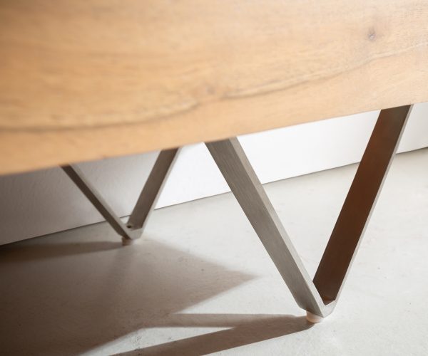 TV stolek Kayu 160 cm přírodní akácie 2 dvířka podnož ve tvaru "V" - Image 6