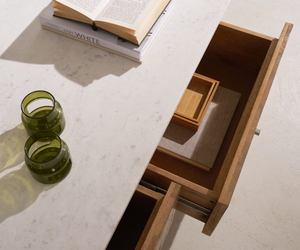 Konferenční stolek Bahan 115x60 cm mango teak 2 zásuvky bílá mramor - Image 4