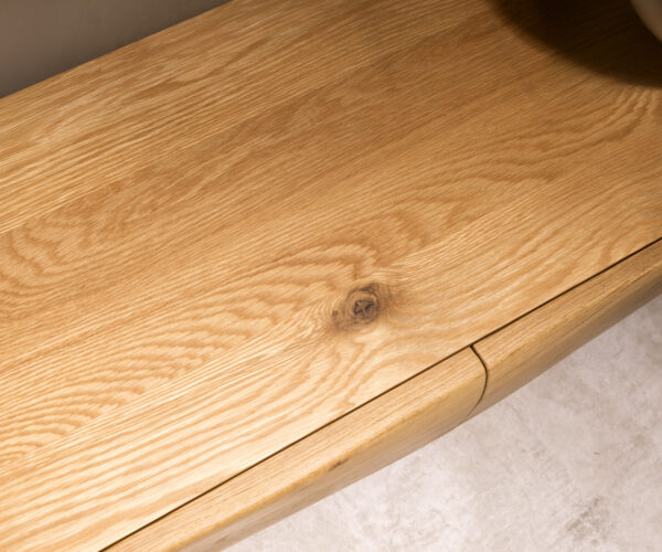 Příborník New Live-Edge 145 cm přírodní dub 3 dvířka tenká podnož kovová černá - Image 6