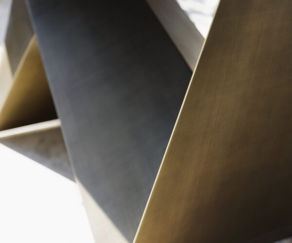 Jídelní stůl Edge 240x100 přírodní akácie podnož origami zlatá nepravidelný okraj - Image 5