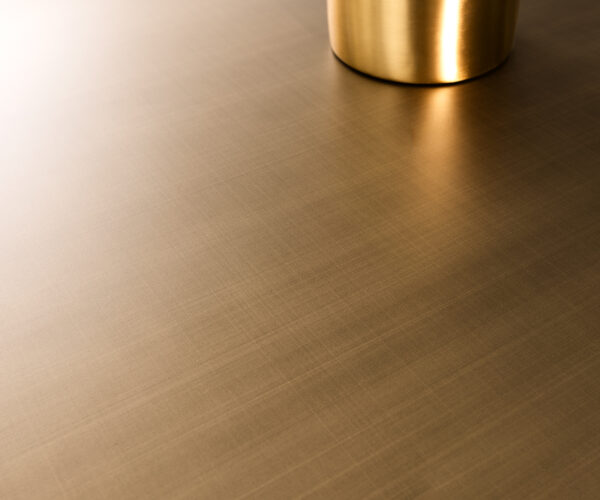 Příborník Taka 200 cm metalická zlatá 4 dvířka akrylová podnož - Image 3