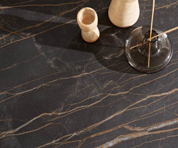 Konferenční stolek Skafi 100x40 cm keramika Laminam® Noir Desir hnědá metalická stříbrná - Image 6