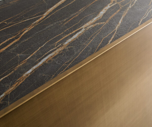 Příborník Kazu 220 cm zlatá metalíza 4 dvířka plovoucí kov černá keramika Laminam®Noir Desir hnědá - Image 3