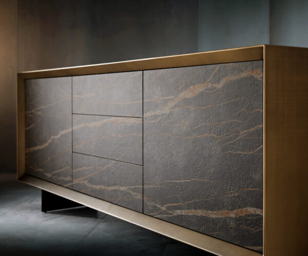 Příborník Yori 200 cm zlatá metalíza 2 dveře 3 zásuvky plovoucí kov černá keramika Laminam®Noir Desir hnědá - Image 2