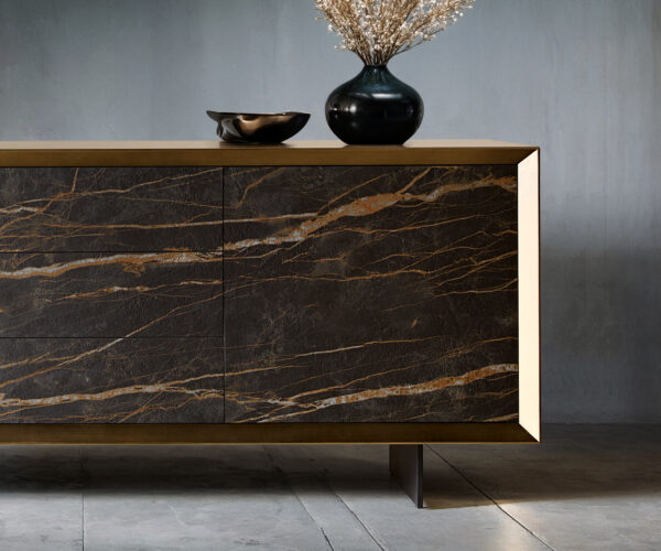 Příborník Yori 200 cm zlatá metalíza 2 dveře 3 zásuvky plovoucí kov černá keramika Laminam®Noir Desir hnědá - Image 4