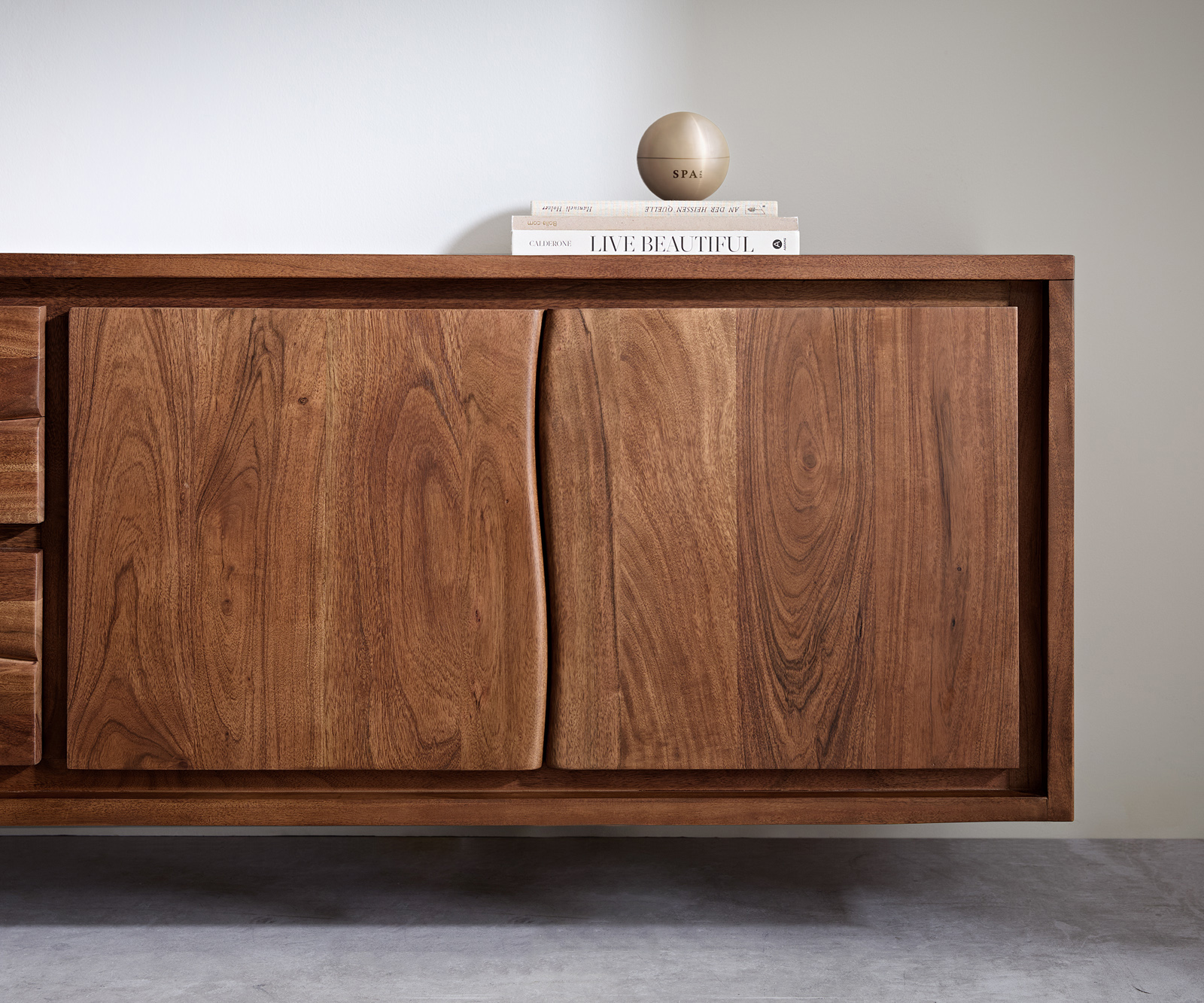 TV stolek Live-Edge 300 cm akácie hnědá 4 dvířka 2 zásuvky závěsný - Obrázek 8