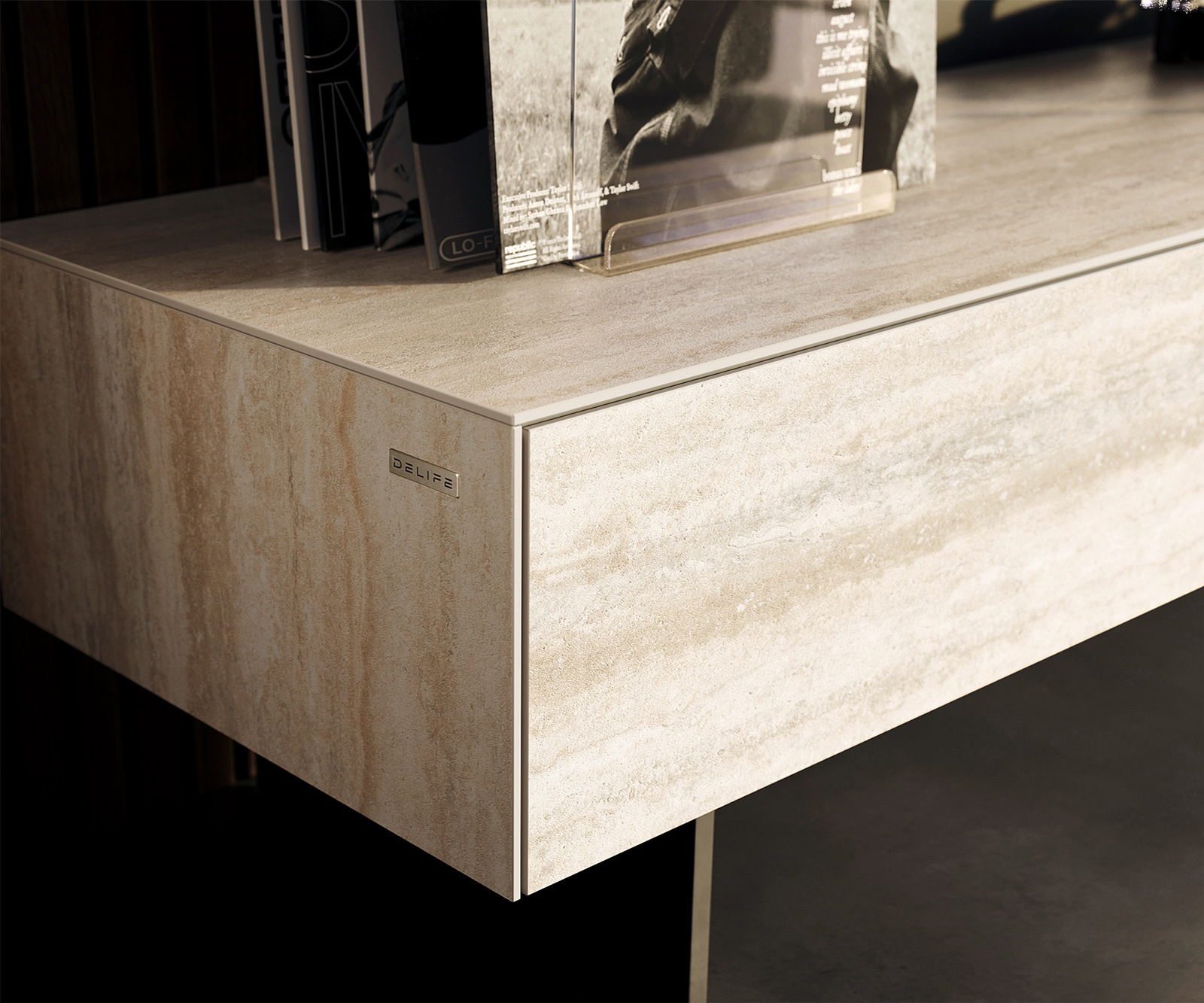 TV stolek Cuor 150 cm keramika Laminam® Travertino Bianco krémově bílá 1 výklopná dvířka 1 zásuvka podnož závěsná kov černá - Obrázek 6