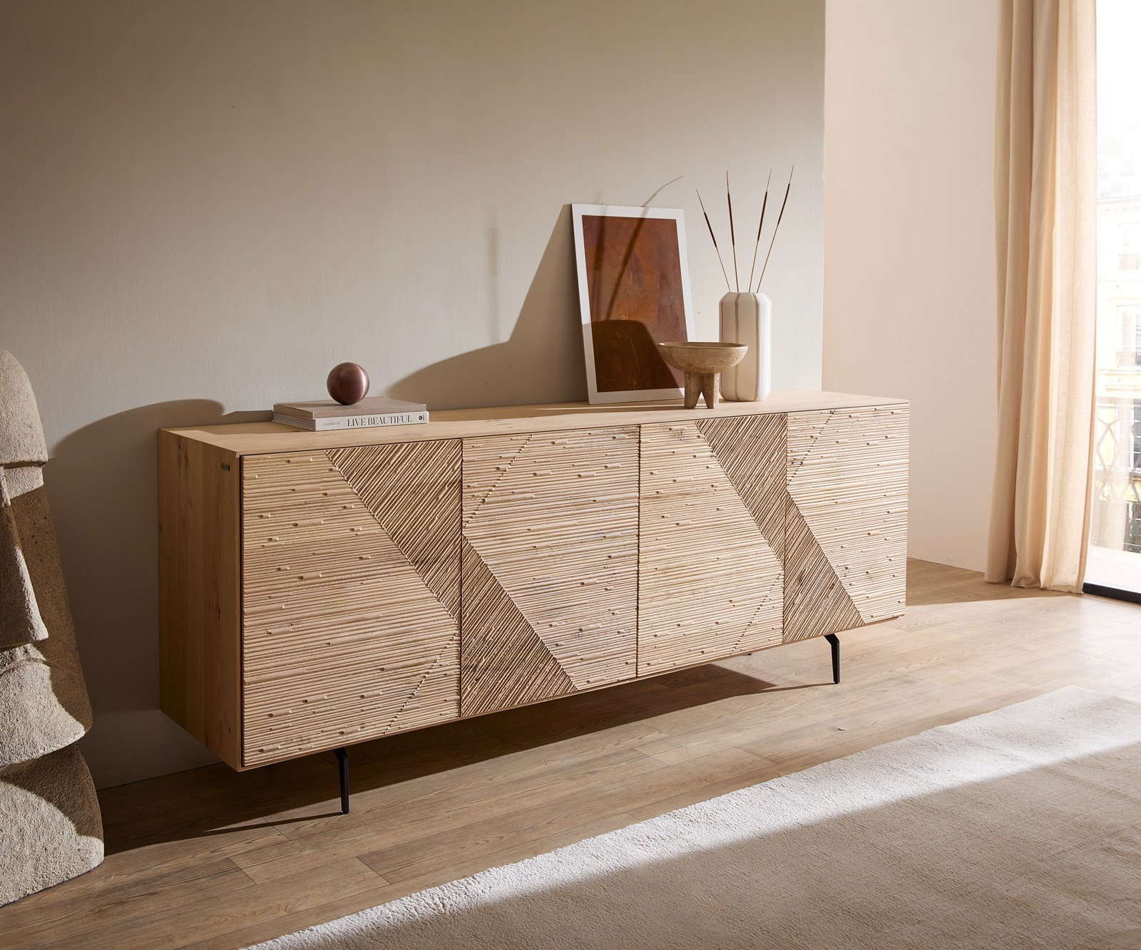 Komoda Tereos 200 cm dub přírodní 3D efekt 4 dvířka podnož ve tvaru L kov černá