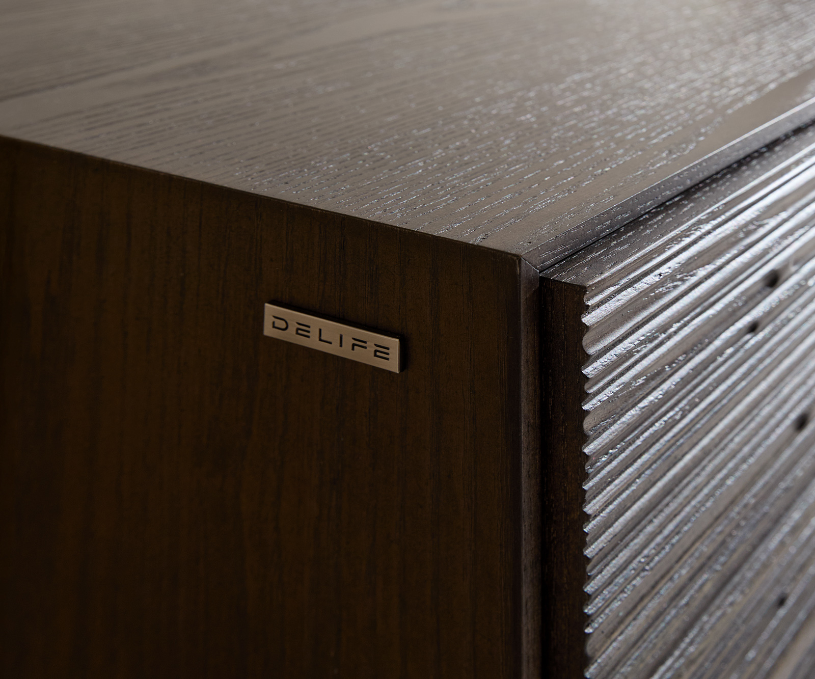 Komoda Tereos 200 cm jasan tmavě hnědá 3D efekt 4 dvířka podnož ve tvaru L kov černá - Obrázek 4