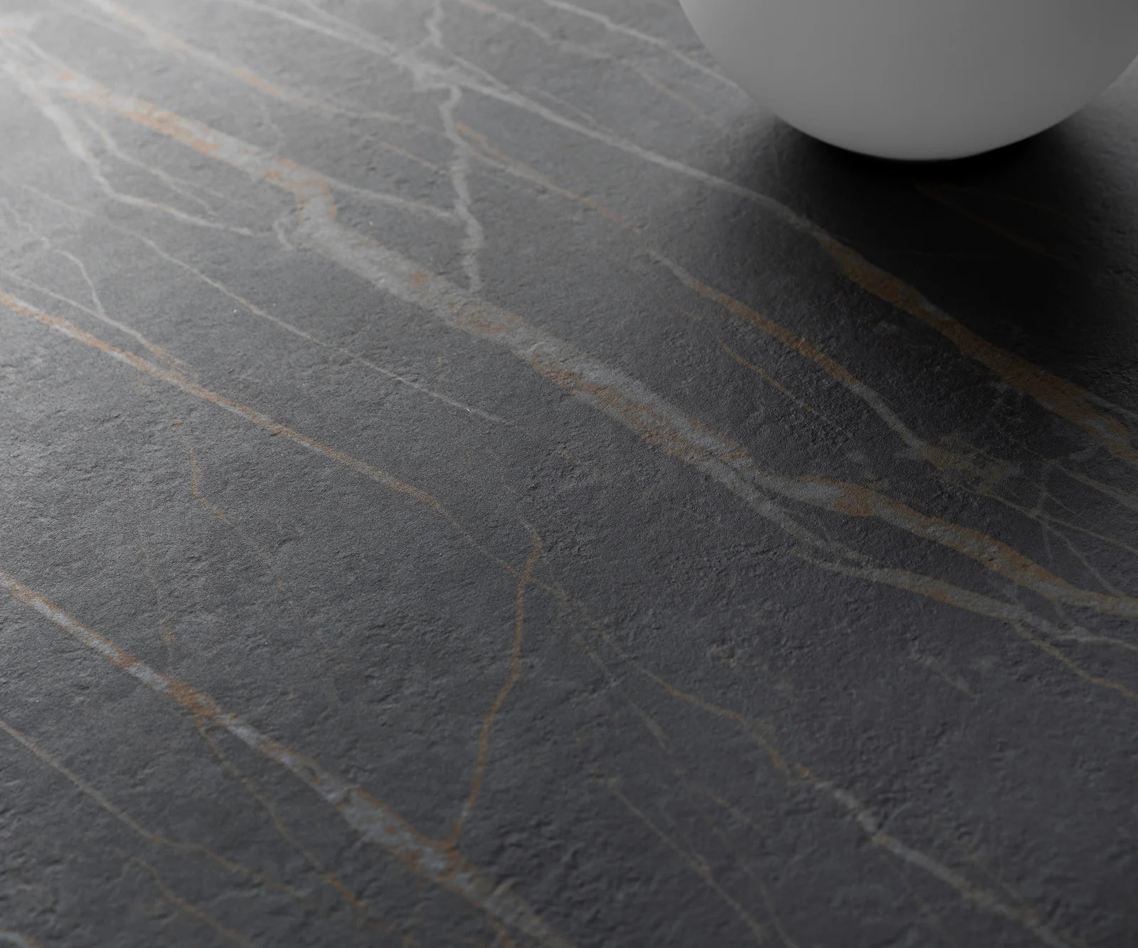 Konferenční stolek Edge Boot 90x90 cm keramika Laminam® Noir Desir hnědá Parabi kov černá - Obrázek 5