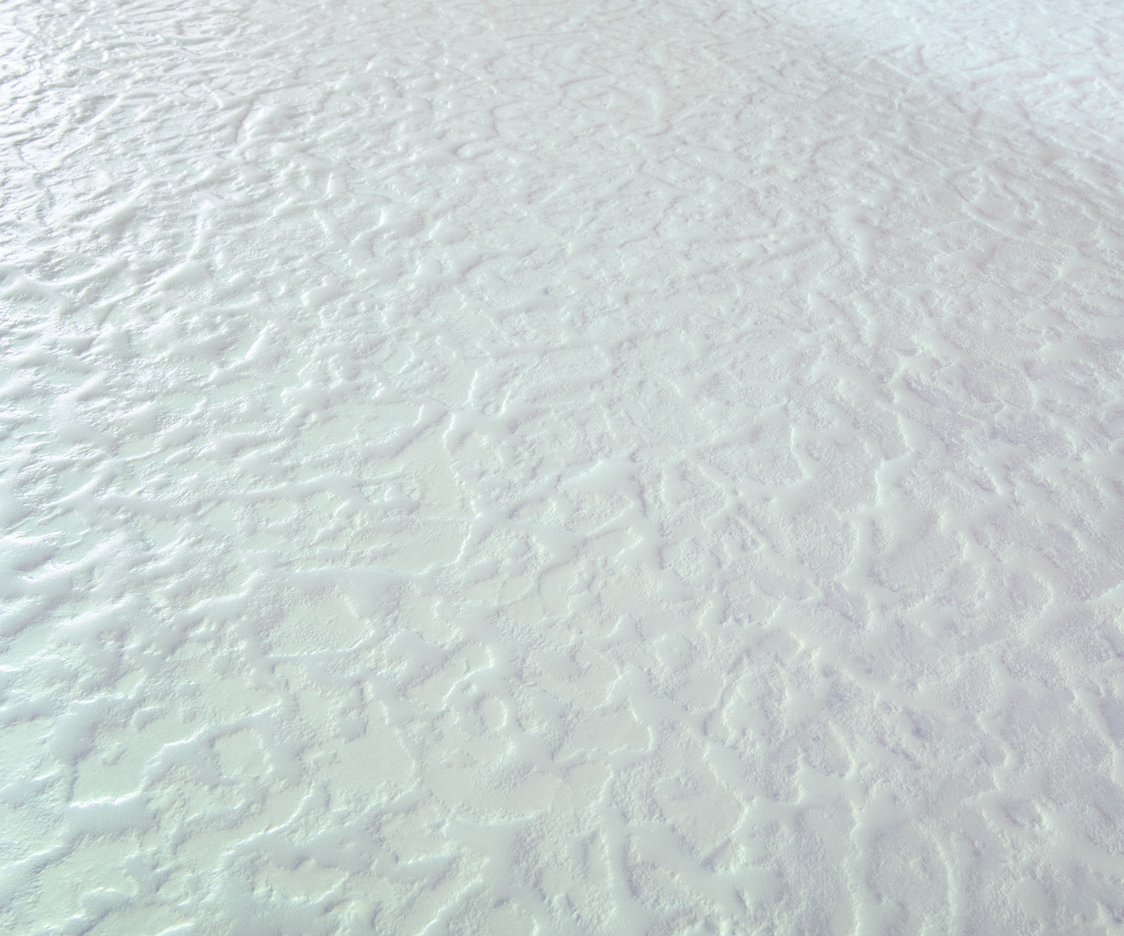 Jídelní stůl Edge oválný 240x120 cm reliéfní sklo perleť 3D design kov šikmý bílý - Obrázek 5