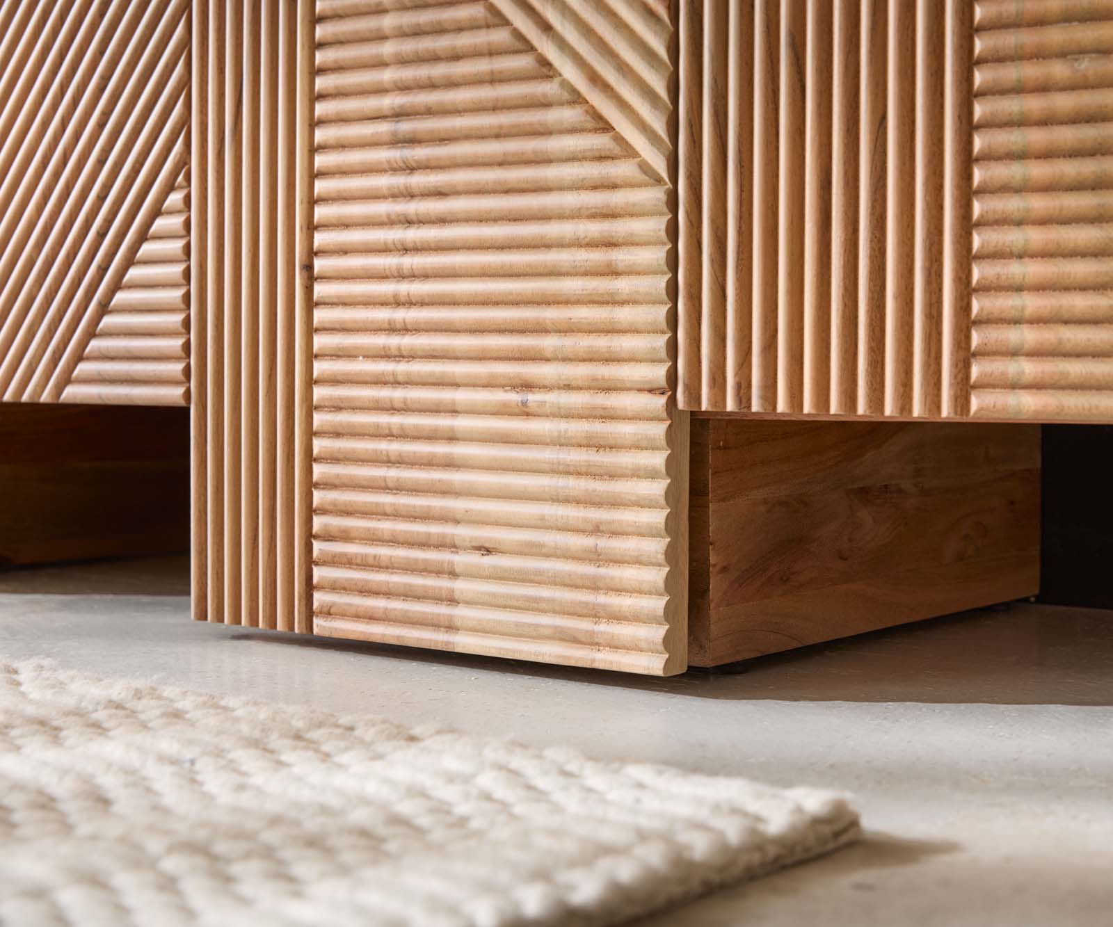 Komoda Naxxar 180 cm akácie přírodní 5 dvířek - Obrázek 6