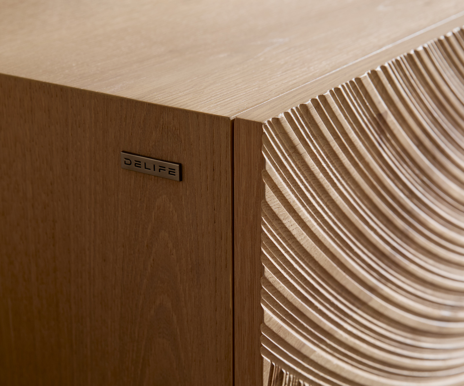 Komoda Ashara 200 cm dub přírodní 3D efekt 4 dvířka kovová podnož černá - Obrázek 5