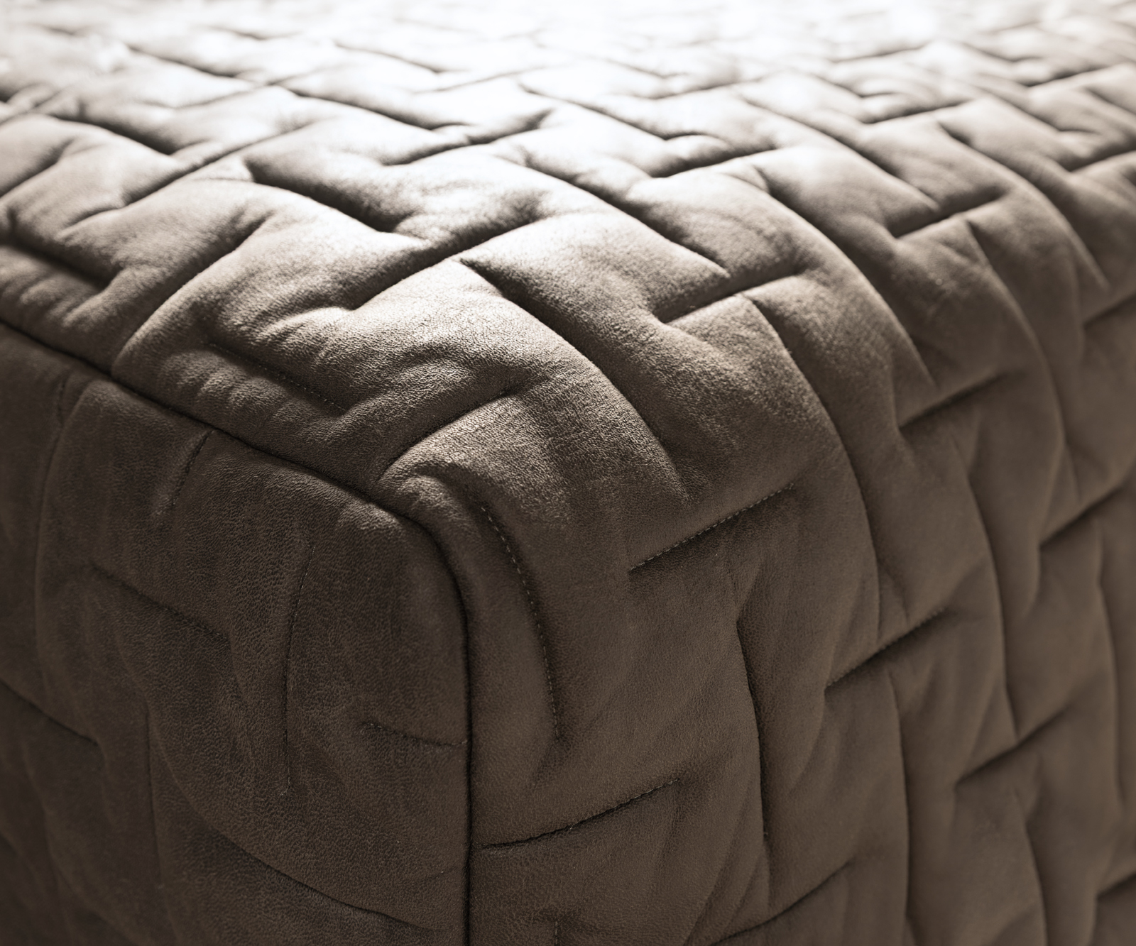 Rohová pohovka Freestyle 310x200 cm mikrovlákno taupe vintage prošívaná - Obrázek 5