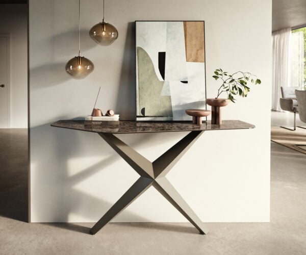 Konzolový stůl Edge polygonální 140×50 cm keramika Emperador Extra Lucidato tmavě hnědá Zentharo kov titanová barva