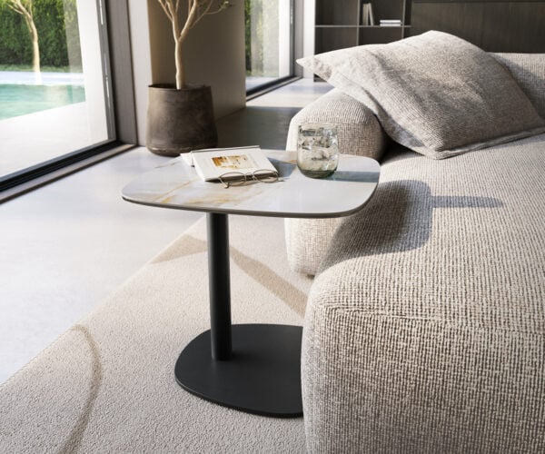 Konferenční stolek Edge tvar oválný 50×50 cm keramika Onyx Pearl Eleny kov černá