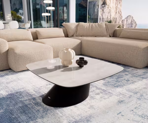 Konferenční stolek Edge oválný tvar 90×90 cm keramika onyx champagne Conis kov černá