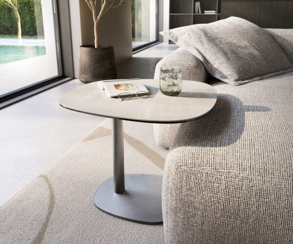 Konferenční stolek Edge tvar oválný 60×60 cm keramika onyx champagne Eleny nerezová ocel kartáčovaná