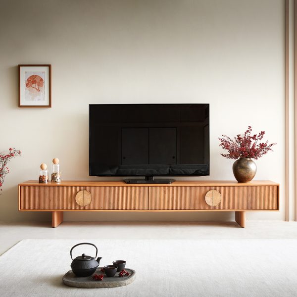 TV stolek Surimu 240 cm akácie světle hnědá 4 dvířka korkové madlo dřevěná podnož