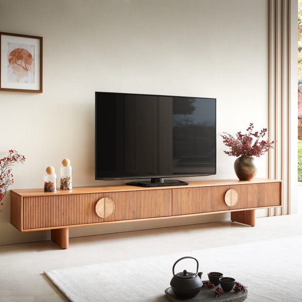 TV stolek Surimu 240 cm akácie světle hnědá 4 dvířka korkové madlo dřevěná podnož