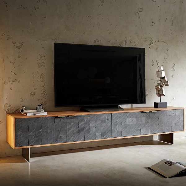 TV stolek Teele 220 cm přírodní akácie kamenná dýha 4 dvířka plochá podnož nerezová ocel
