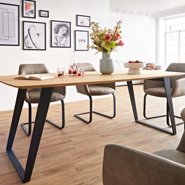 Jídelní stůl Edge 200×100 cm zaoblený tvar přírodní dub švýcarská hrana