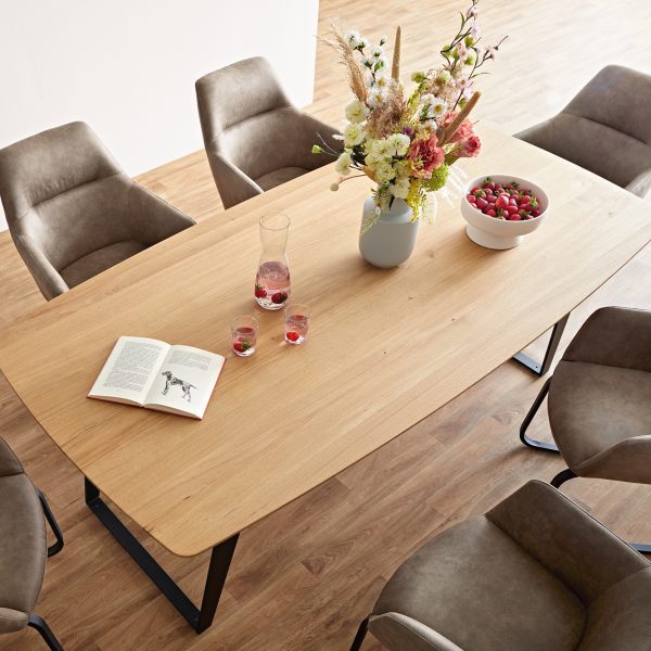 Jídelní stůl Edge 200×100 cm zaoblený tvar přírodní dub švýcarská hrana