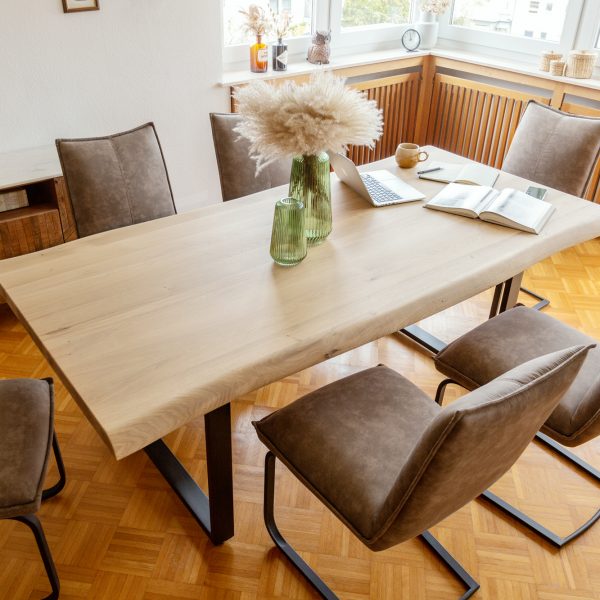 Jídelní stůl Edge 200×100 cm přírodní dub nepravidelná hrana kovová černá podnož