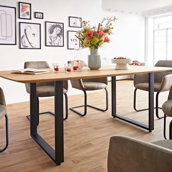 Jídelní stůl Edge 200×100 cm zaoblený tvar přírodní dub švýcarská hrana