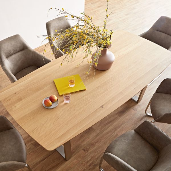 Jídelní stůl Edge 200×100 cm zaoblený tvar přírodní dub švýcarská hrana