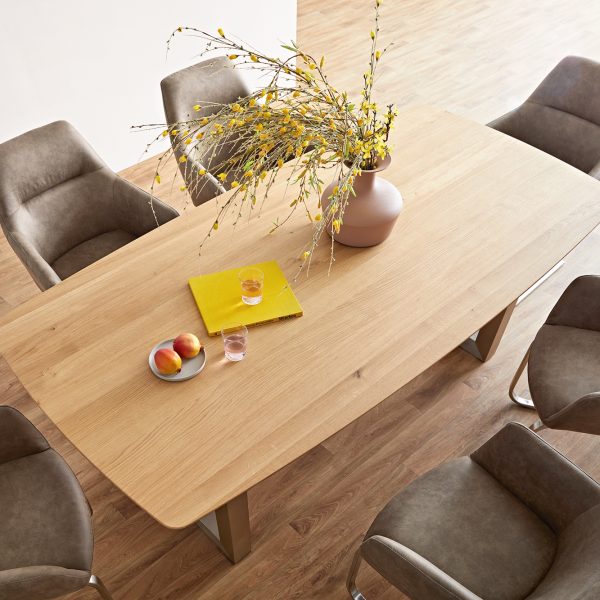 Jídelní stůl Edge 200×100 cm zaoblený tvar přírodní dub švýcarská hrana